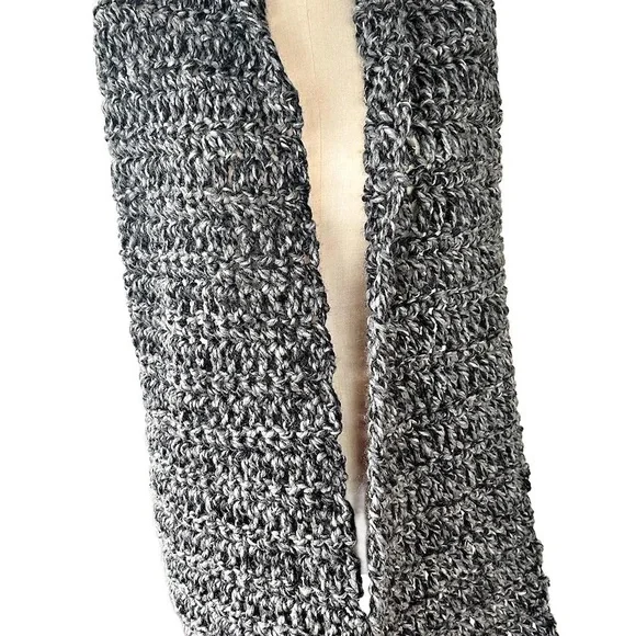 Chunky Knit Gray Scarf - Picture 2 of 4